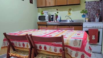 Firemannsrom – familie, balkong, fjellutsikt | Eget kjøkken