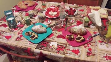 Phòng 4 dành cho gia đình, ban công, quang cảnh núi | Khu ăn uống