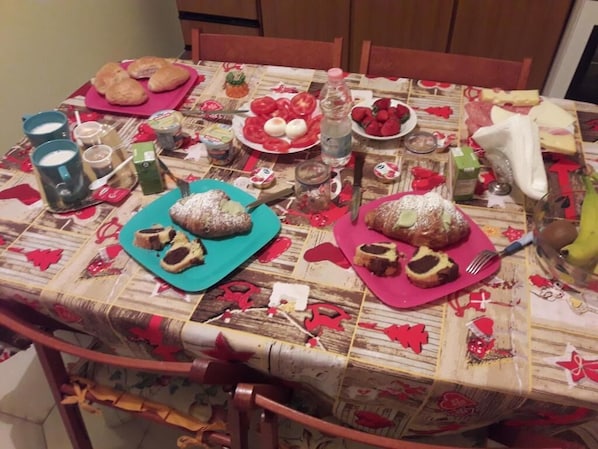 Phòng 4 dành cho gia đình, ban công, quang cảnh núi | Khu ăn uống