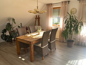 Dining - Deluxe Apartment "Am Wiesenteich" – 100 m² (Vetschau/Spreewald)