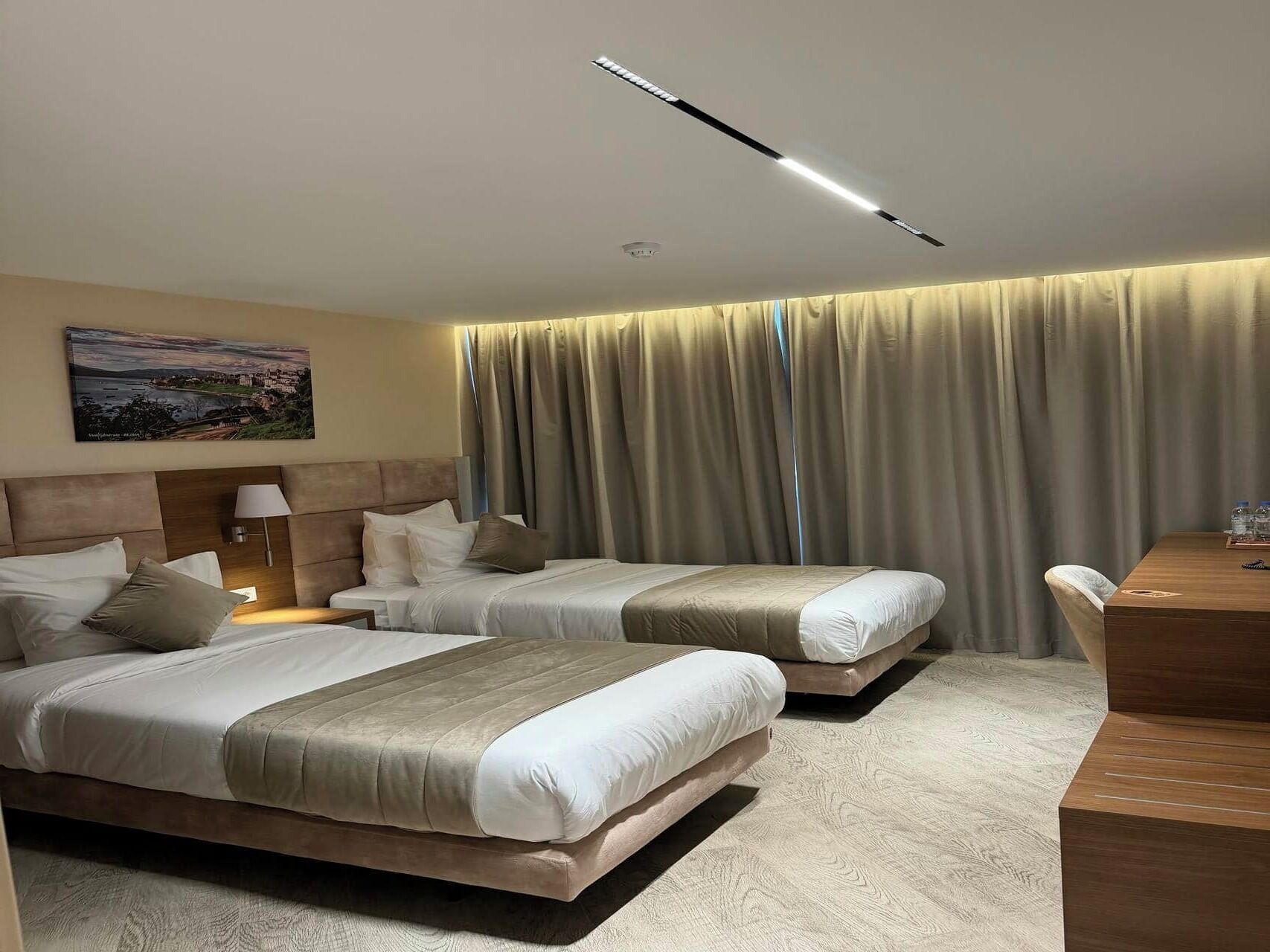 Habitación clásica con 2 camas individuales, vistas a la ciudad | Zona de estar