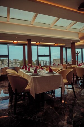 Dining - hotel kyrline (Béjaïa)