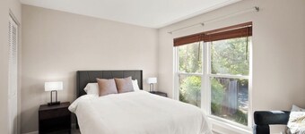 Mid-century modern 3-bedroom house near metro in peaceful Springfield, VA