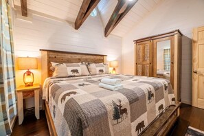 2 bedrooms, iron/ironing board, travel cot, WiFi - Rustic 2BR Farm Cabin: Hot Tub, Animals & Hiking (Sevierville)