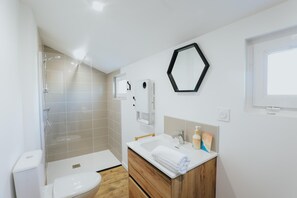 House | Bathroom - Modern Holiday Home in Lanildut (Lanildut)