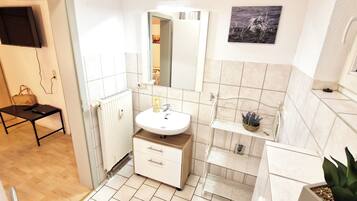 Serviettes fournies, savon, papier toilette