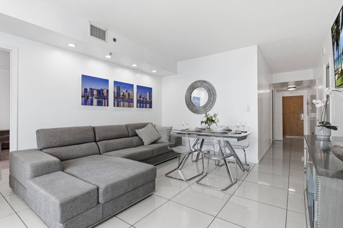 Apartemen, 4 kamar tidur, balkon | Area keluarga | TV