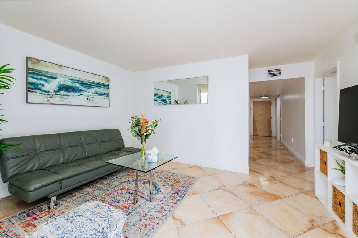 Apartamento família, 2 quartos, terraço | Área de estar | TV