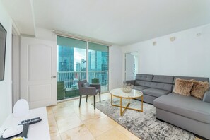Comfort-Apartment, Balkon, Buchtblick | Wohnbereich
