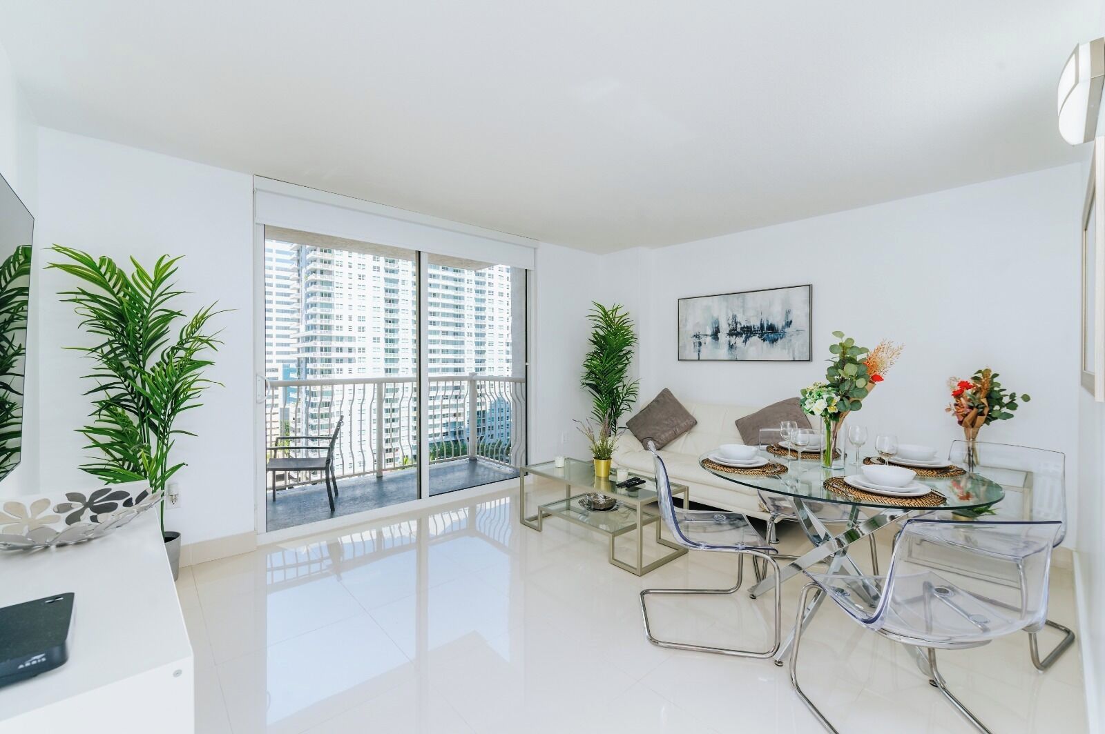 Familienapartment, 2 Schlafzimmer, Balkon, Buchtblick | Wohnbereich