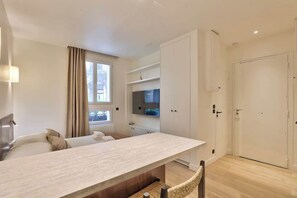 Interior - Sublime refurbished studio (Paris)