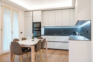 Immagine non classificata, 2 di 28, pulsante