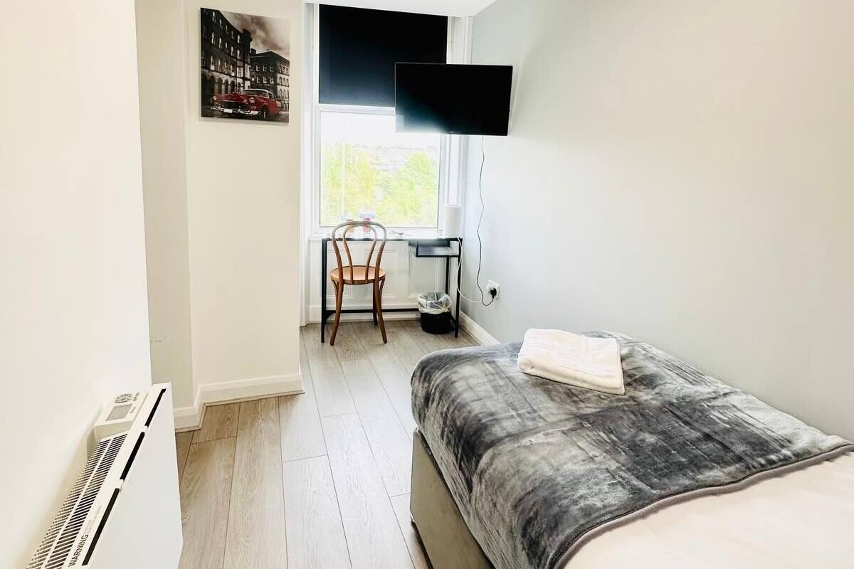 Habitació individual, 1 llit individual, no fumadors, amb bany privat | Escriptori, wifi gratuïta i roba de llit 