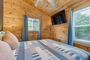 Room - Serene 5-bedroom cabin with Pool, Hot Tub and Fire Pit in charming Sevierville (Sevierville)