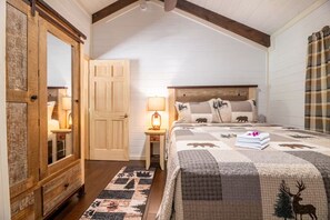 Room - Serene 5-bedroom cabin with Pool, Hot Tub and Fire Pit in charming Sevierville (Sevierville)