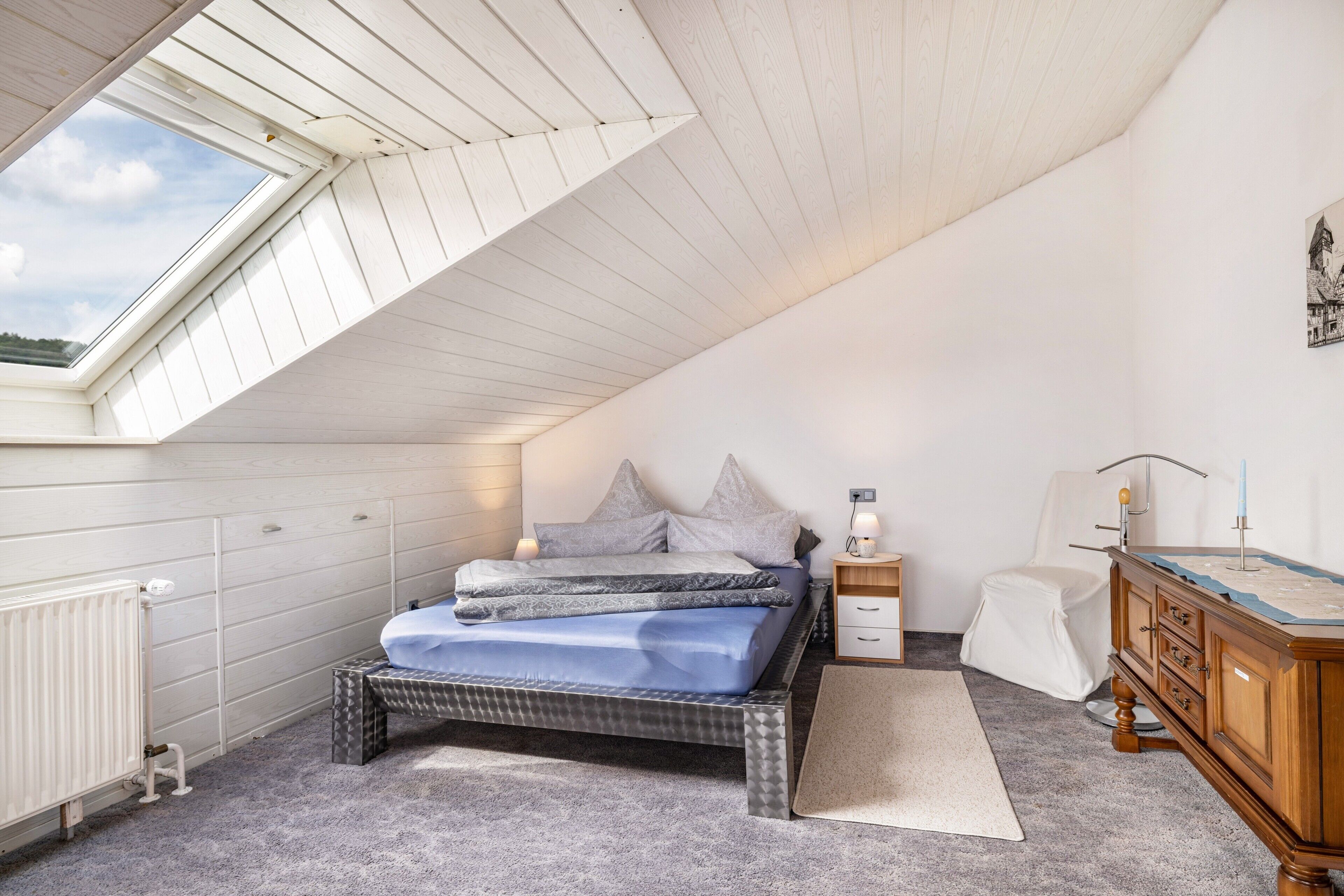 1 slaapkamer, een strijkplank/strijkijzer, wifi, beddengoed