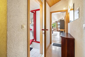 Interior - Apartment 'Haus Wacholderheide' with Balcony and Wi-Fi (Albstadt)
