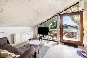 TV - Apartment 'Haus Wacholderheide' with Balcony and Wi-Fi (Albstadt)