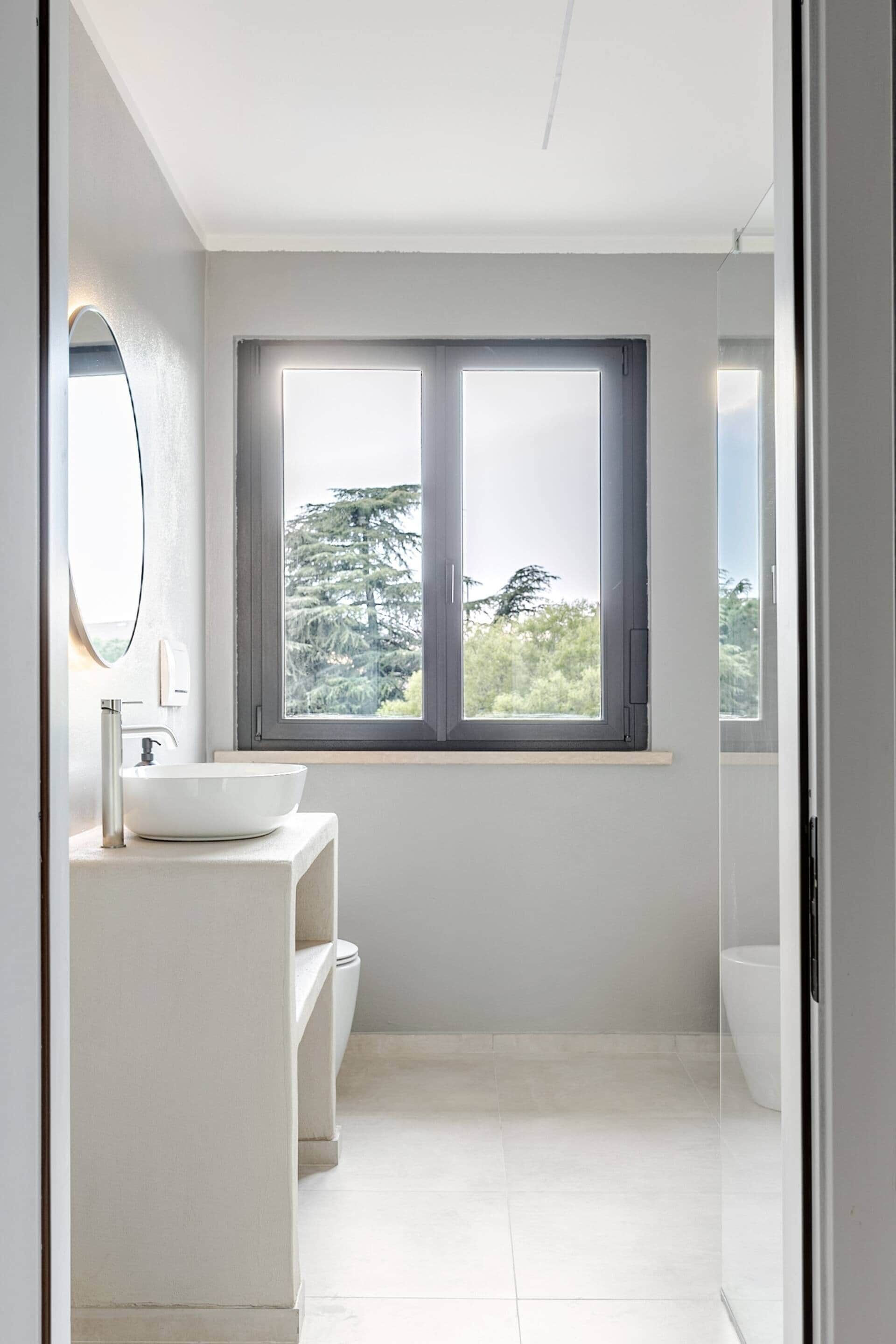 Een douche, een haardroger, een bidet, zeep