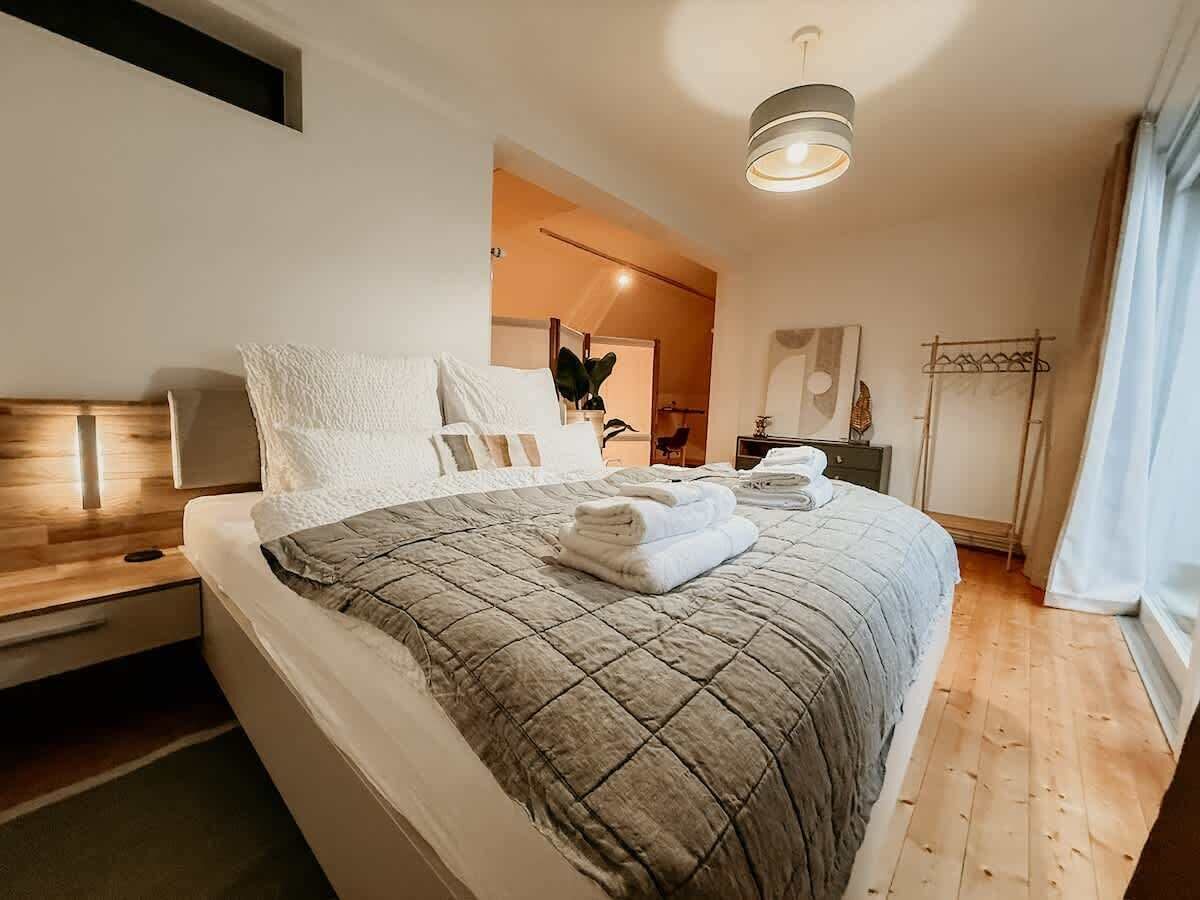 2 slaapkamers, een strijkplank/strijkijzer, wifi, beddengoed