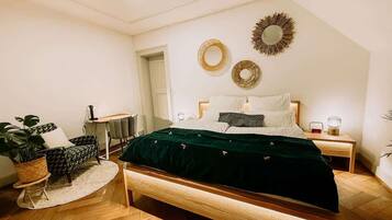 2 bedrooms, iron/ironing board, travel crib, free WiFi