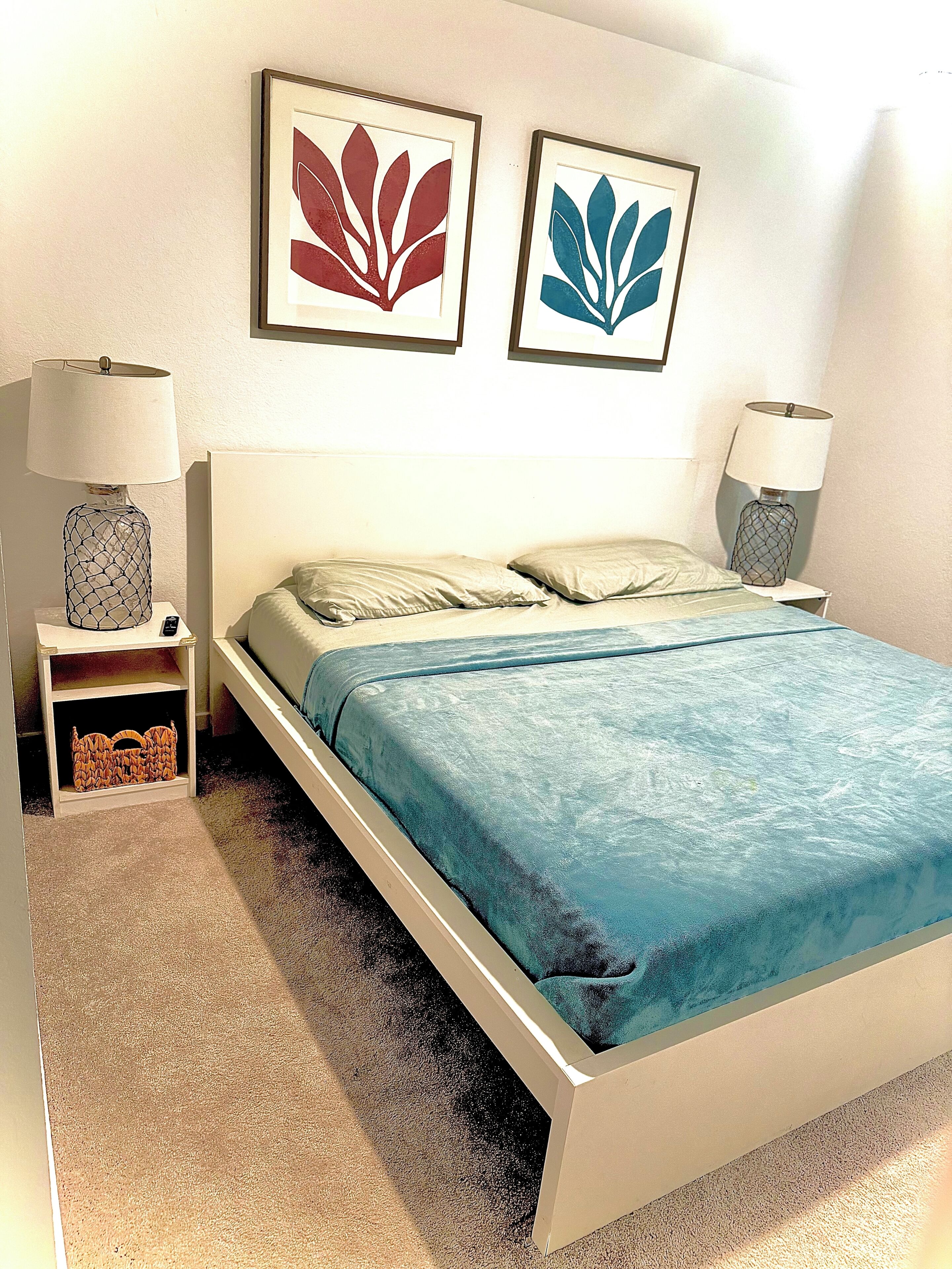 4 bedrooms, iron/ironing board, WiFi, bed sheets
