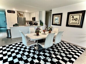 Dining - Casa Ru Vacation Stay (New Braunfels)