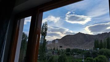 Economy Quadruple Room, Mountain View | Interior