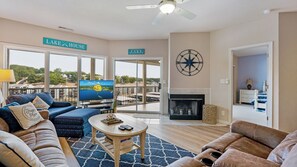 Smart TV - WATERFRONT Condo/Bristol Bay/Screened-in balcony/Boat Slip Available & Garage (Village of Four Seasons)