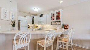 Fridge, microwave, oven, stovetop - WATERFRONT Condo/Bristol Bay/Screened-in balcony/Boat Slip Available & Garage (Village of Four Seasons)