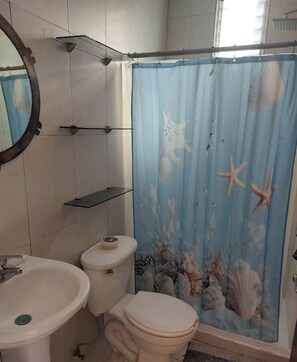 Dusche, Whirlpool, Handtücher, Seife