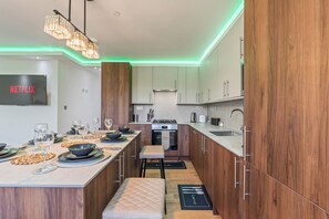 Private kitchen - Luxury 2BR flat In Central | London Eye | Big Ben | Waterloo (London)