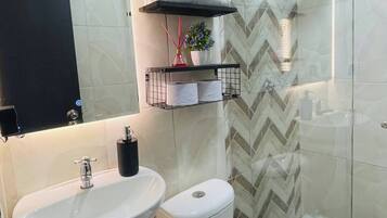 Apartment, 1 Bedroom, Balcony | Bathroom