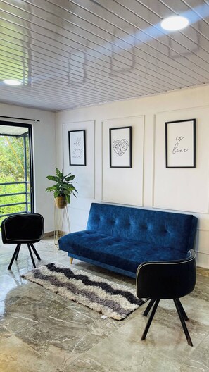 Appartement, 1 chambre, balcon | Coin séjour