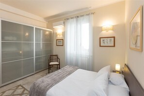 2 bedrooms, iron/ironing board, internet, bed sheets - Alberico II Apartment (Rome)