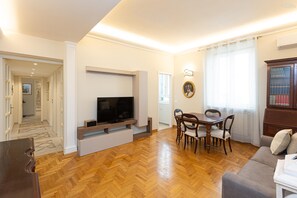 TV, stereo - Alberico II Apartment (Rome)