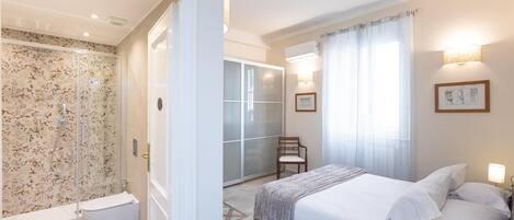 2 bedrooms, iron/ironing board, Internet, bed sheets
