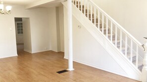 Unclassified image, 3 of 10, button - 5 bedroom home in Vanier, Ottawa (Ottawa)