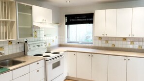 Unclassified image, 5 of 10, button - 5 bedroom home in Vanier, Ottawa (Ottawa)