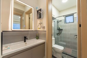 Shower, hair dryer, soap, toilet paper - Central & Cozy 1 bed Apt, 10 Mins to JKIA & SGR, With Pool, Gym (Machakos County,)