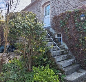Property grounds - Fisherman's cottage 300m from the Rance (Le Minihic-sur-Rance)