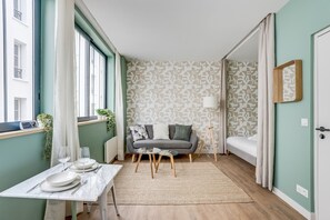 Living area - Quiet studio near Nation & Bois (Paris)