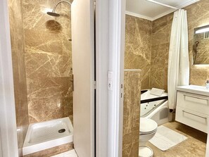 Hair dryer, towels - 80 m² Apartment with Sea & Pool View – Sleeps 6 (Villers-sur-Mer)