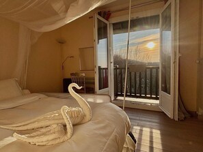 3 bedrooms, WiFi, bed sheets - 80 m² Apartment with Sea & Pool View – Sleeps 6 (Villers-sur-Mer)