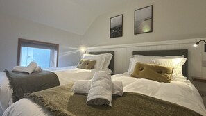 2 bedrooms, iron/ironing board, free WiFi, bed sheets - The Old Forge in the Heart of  Clifden Town (Clifden)