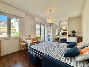 Interior - Studio w/ balcony - 1 min to beach & train (Antibes)