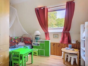 Children’s area - South-facing golf view apartment with balcony (Houlgate)