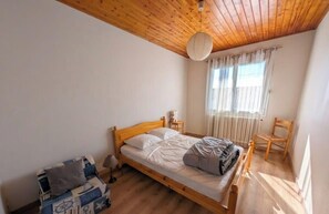 6 chambres, fer et planche à repasser, Wi-Fi
