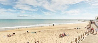 Large 200m² Beach House for 14 Guests