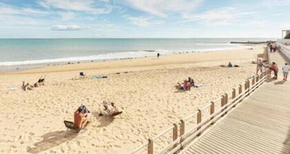 Villa 14 personnes, proche plage et commerces